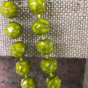 Vintage Jewelry - Vintage handknotted green marled Beaded Necklace Vintage Jewelry - Vintage handknotted green marled Beaded Necklace
